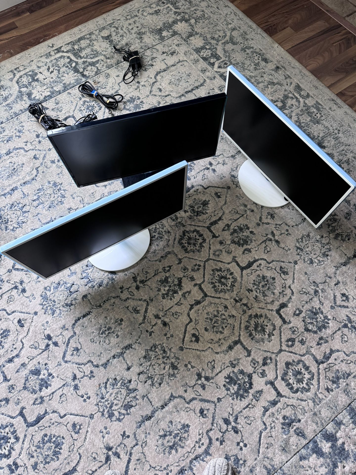 3x 27” 1080p Monitors