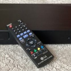 LG ULTRA HD BLU-RAY DVD PLAYER WITH REMOTE