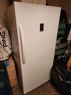 Insignia 17 Cu Ft Garage Ready Convertible Upright Freezer