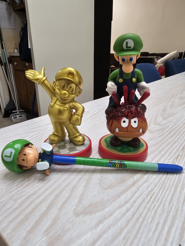 Amiibo Gold Mario & Custom Luigi Stomping Goomba & Baby Luigi Stylus