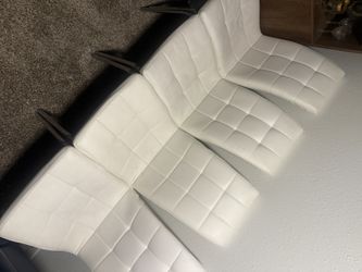 4 White Chairs 