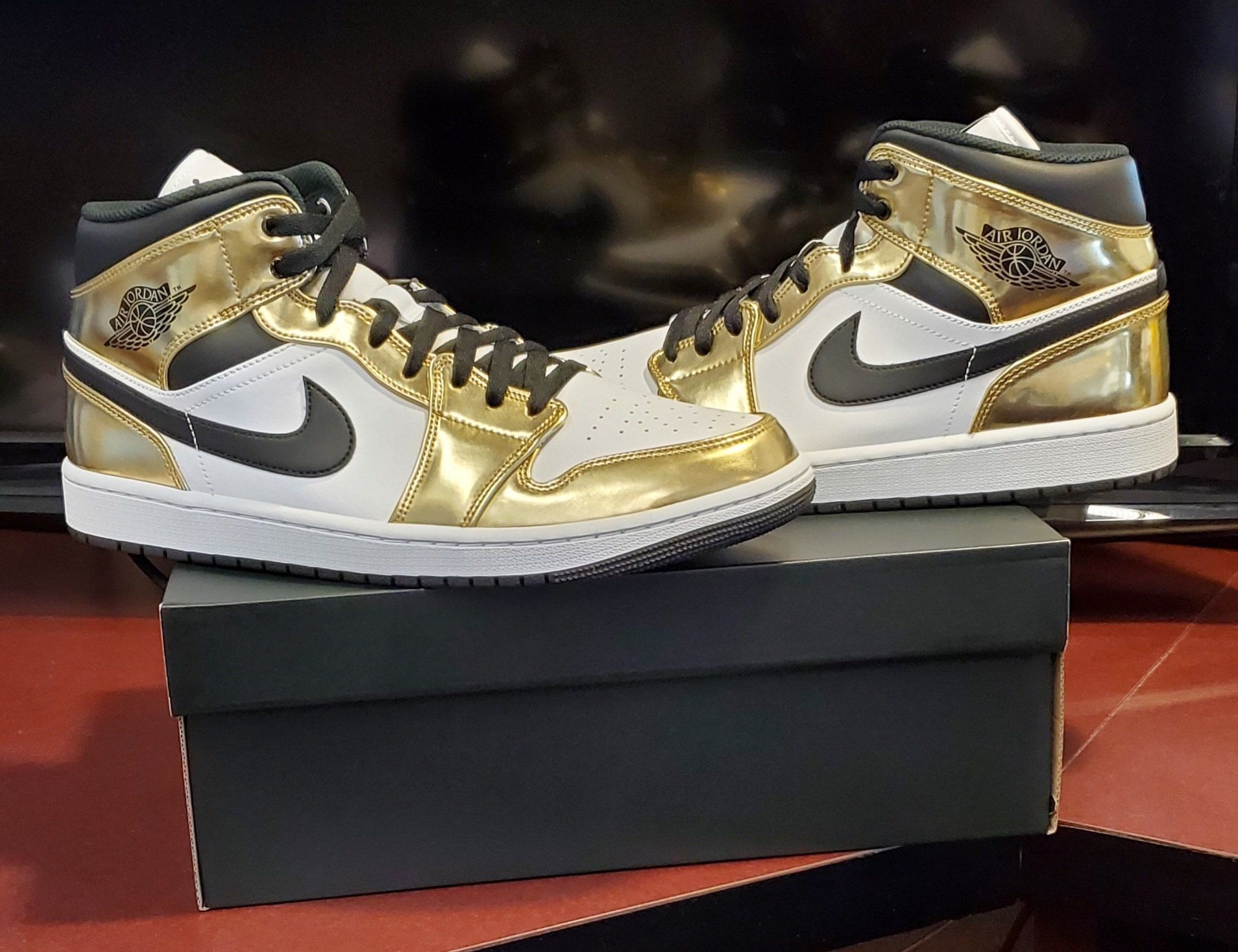 Jordan Mid “Metallic Gold” Size And