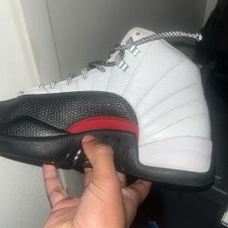 Jordan 12 Taxi different laces come with white laces
