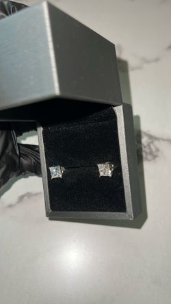 Mossanite earrings $75