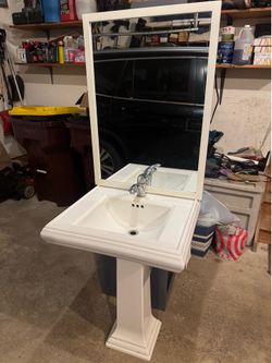 Pedestal sink and mirror
