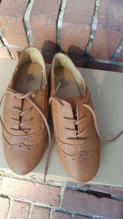 Brown lace-up Flats