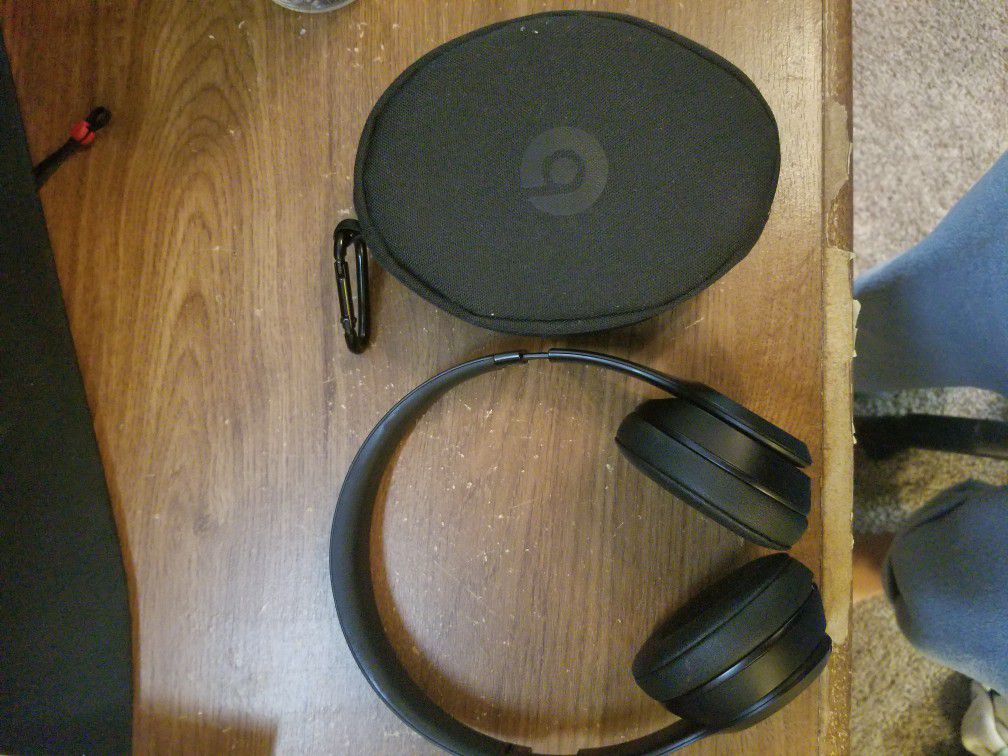 Beats Solo3 Wireless On-Ear headphones