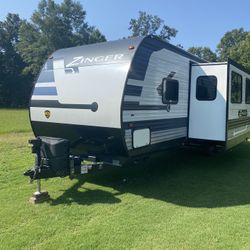 2020 34’  Zinger By Crossroads Camper