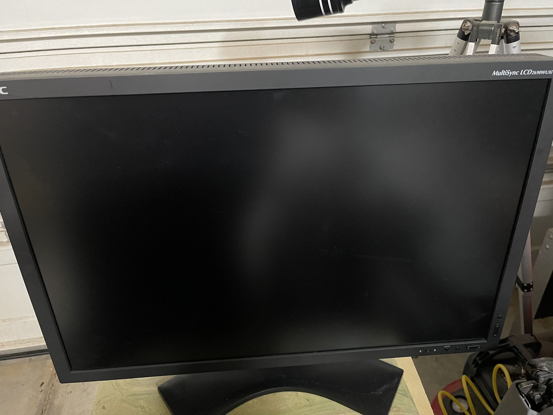 NEC Multi-Sync  LCD 2690WUXi Monitor