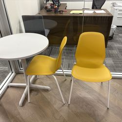 set: table and two chairs