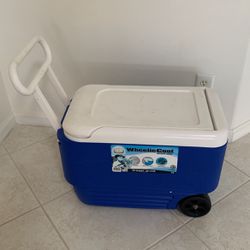 Igloo 38 Quart/ 36 Liter Cooler On Wheels 