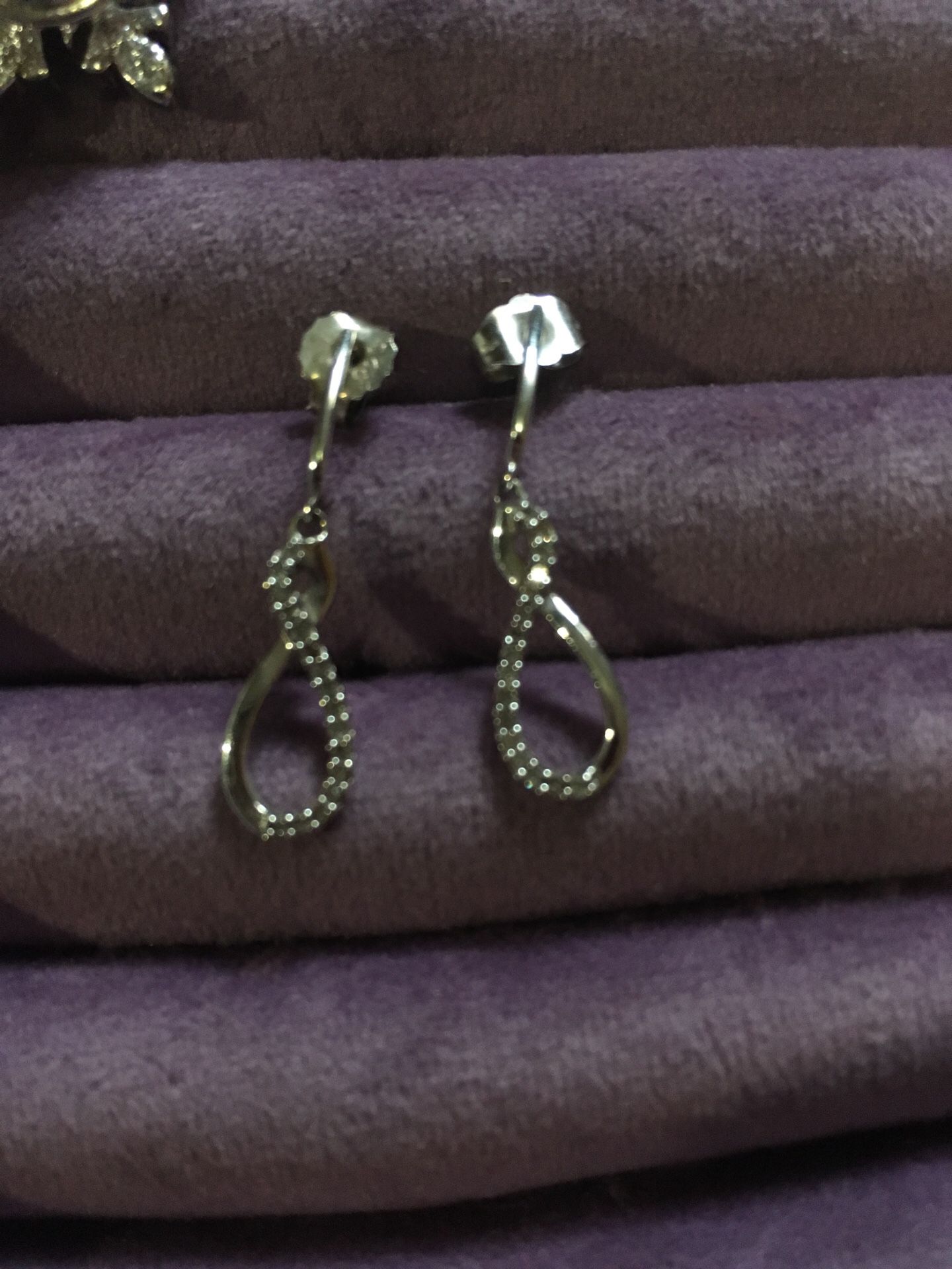 10k white gold earring with real diamonds