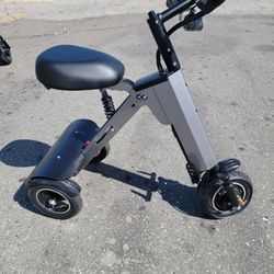 3 Wheel Electric Scooter. 