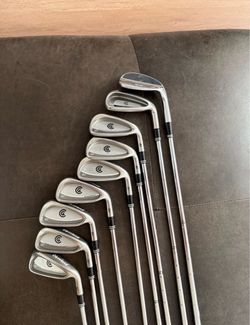Cleveland TA8  Irons set , Putter Classic l, fairway 15” . Driver 9.5 “ plus stand Nike bag