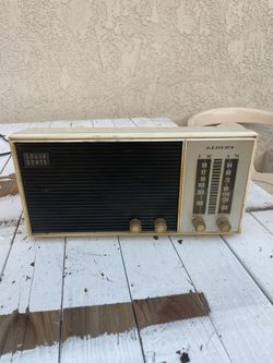 Vintage Lloyd's solid-state AM/FM radio - from the 60’s/70’s