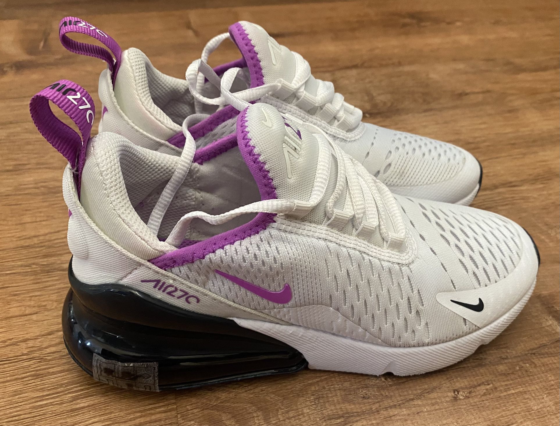 Nike Air Max 270 Big Kids Shoe.    Size Youth 3.5