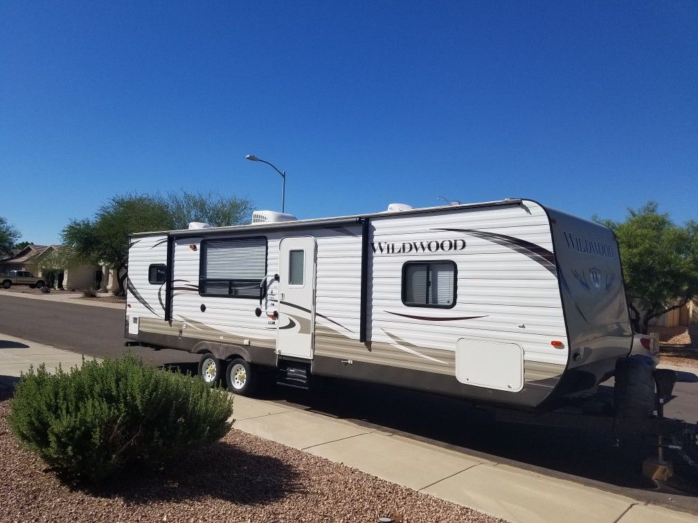 COMBO FOR SALE 2007 TOYOTA TUNDRA and 2013 Wildwood 27' travel trailer