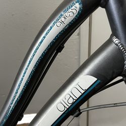 Women’s XS Hybrid Bike Giant “Liv” Cypress