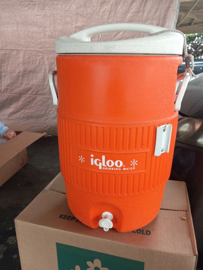 Igloo Cooler 5 Gallons $25