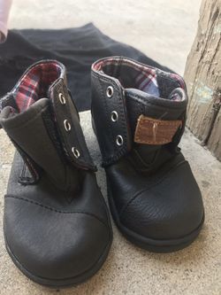 Size 6 toddler toms boots used 1 time