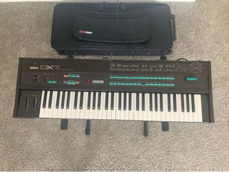 Yamaha DX7 with Gator case