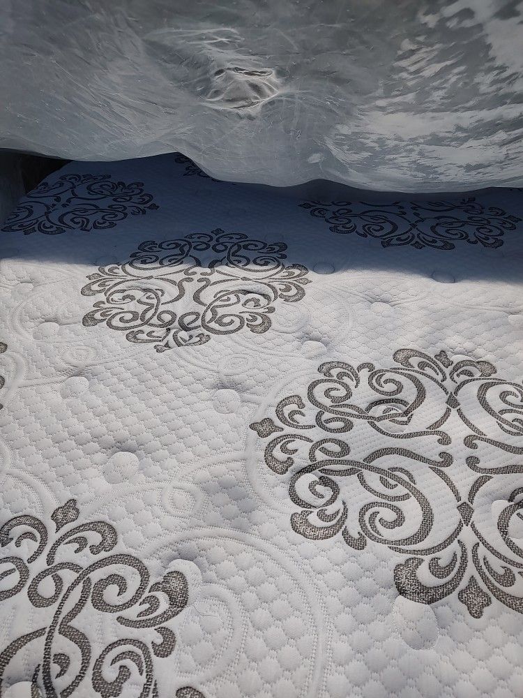 New Serta Quilted Pillow Top King Size Mattress