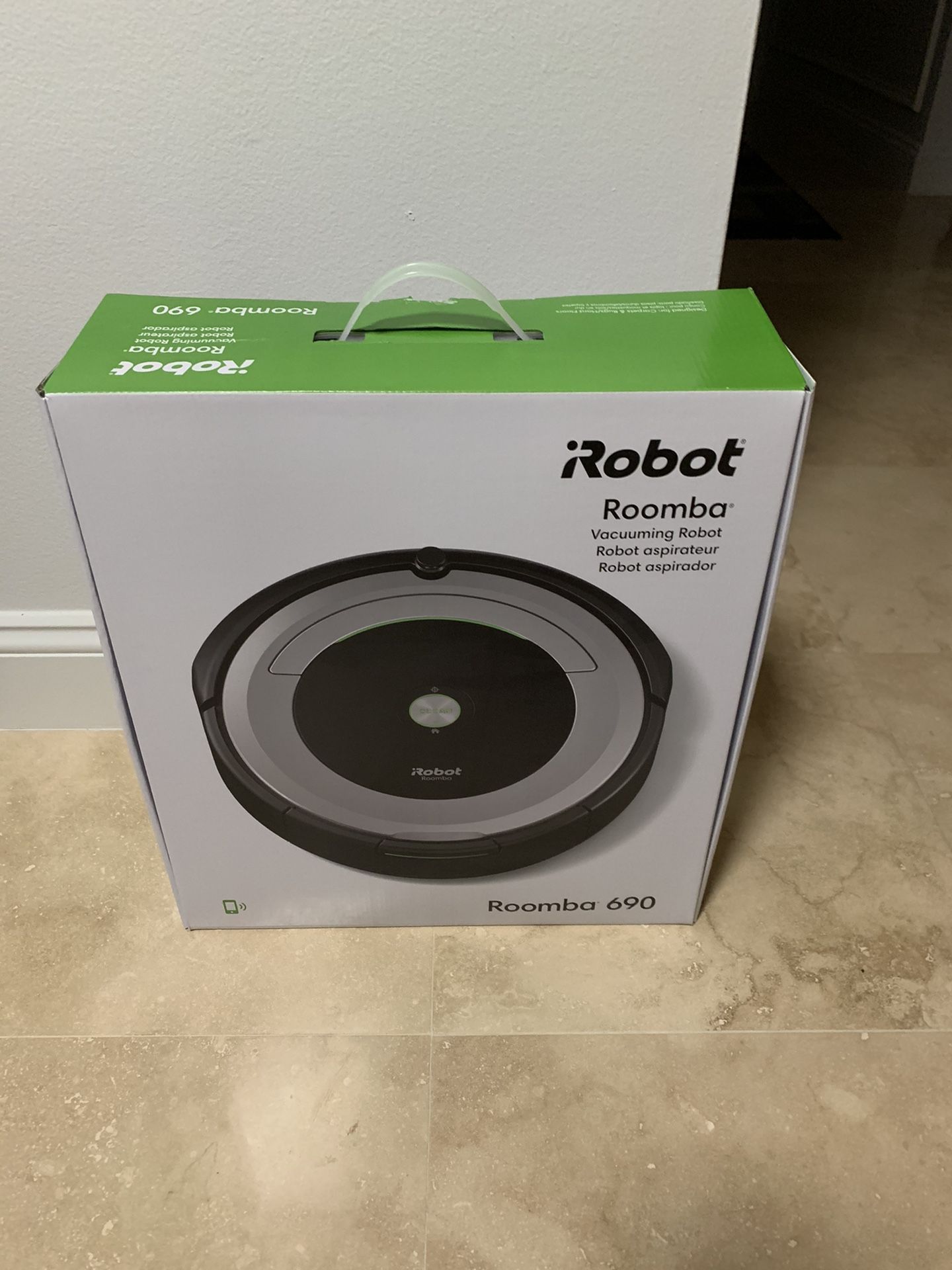 Like New!...iRobot Roomba 690: Open box.