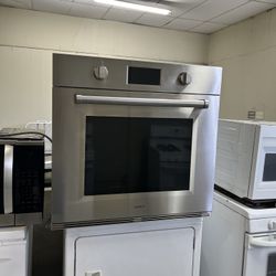 Wolf 30”Wide Single Electric Wall Oven In Stainless Steel 