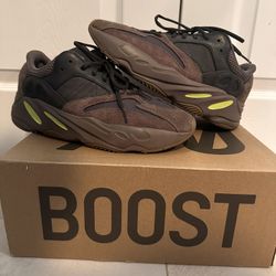 Yeezy 700 Mauve