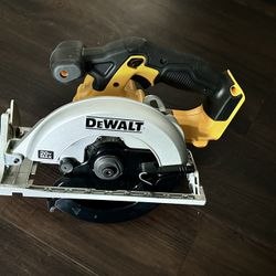 DEWALT 20V MAX Cordless 6.5 in. Sidewinder Style Circular Saw (Tool Only)