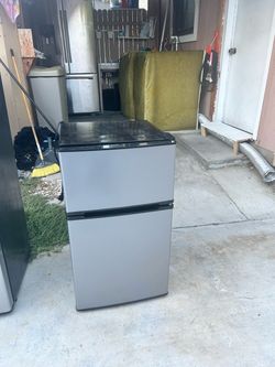 Mini fridge