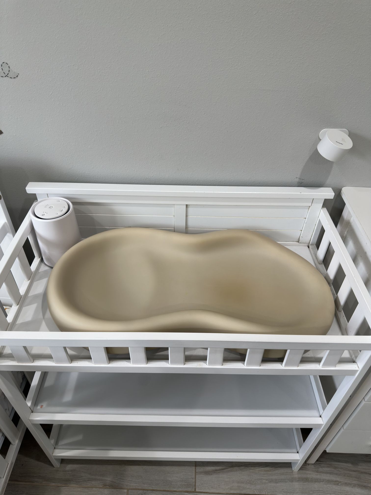 Keekaroo Changing Pad And Changing Table.