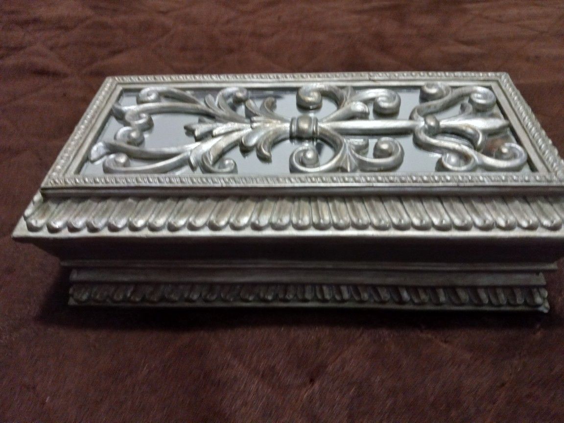Art Nouveau Jewelry/Trinket Box