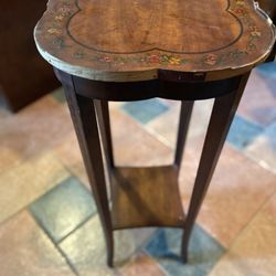 Beautiful Solid Cherry Wood Vintage End Table 