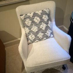 White Arm Chair With Accessories 