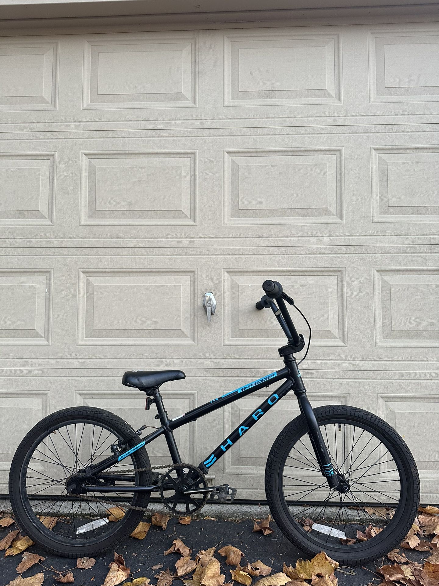 Haro Shredder 20 BMX Bike – 20” Wheels – Lightweight Aluminum Bicycle