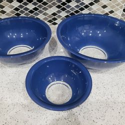 3 Blue Bowls