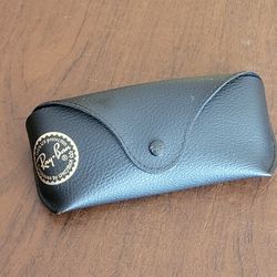 Ray-Ban Sunglasses Eyeglasses semisoft black fake leather case 514. 
Pre-owned, good shape, please see photos for details. 