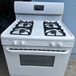 Gas Stove Frigidaire 30”  Wide .