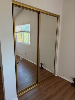 Mirror closet