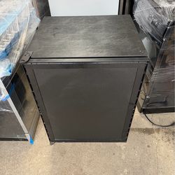 U-Line  wine cooler 24 inches panel ready brand new one receipt for 6 months warranty