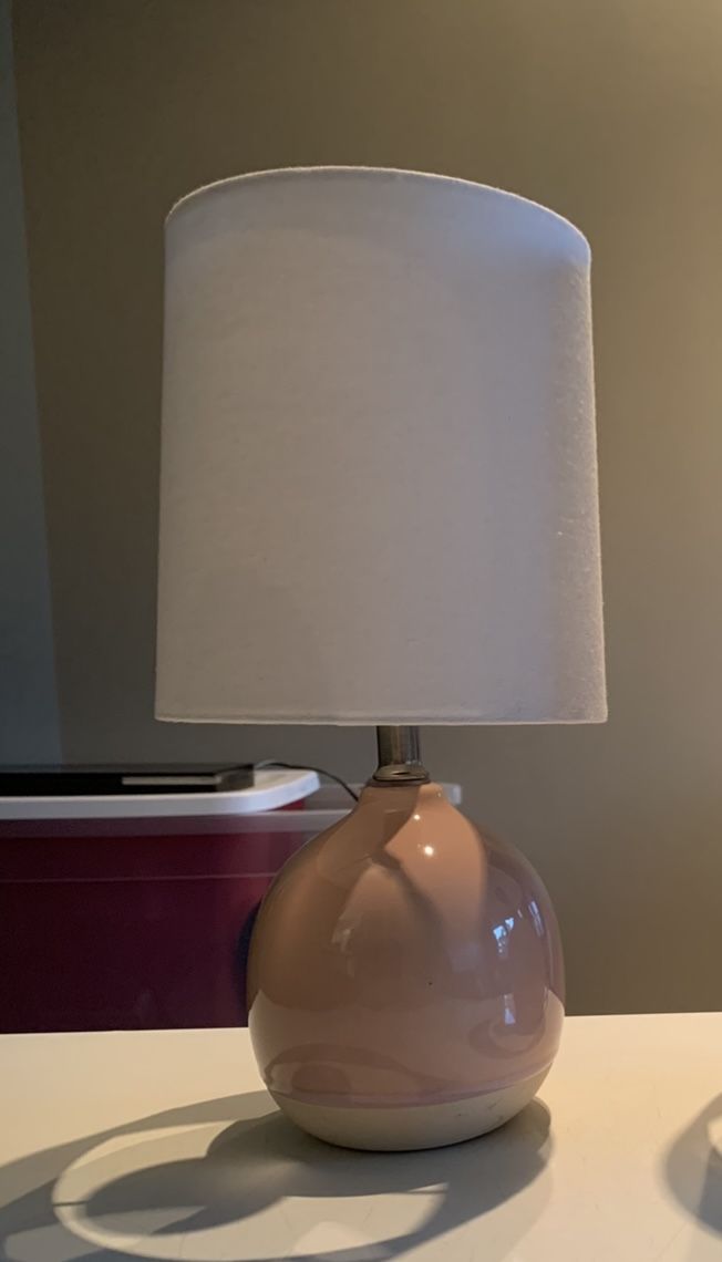 Pink lamp! Need gone today 11/21 $10!