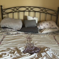King bed like new, with memory foam mattress
