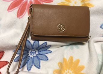 Authentic Tory Burch wristlet, good condition