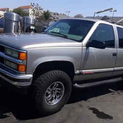 1999 Chevy Tahoe LS. 5.7 VORTEC. V8. 4D. 2WD RWD