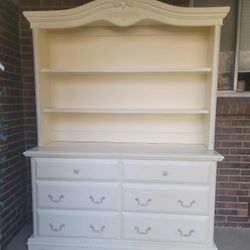 Muniré 6-drawer dresser with hutch