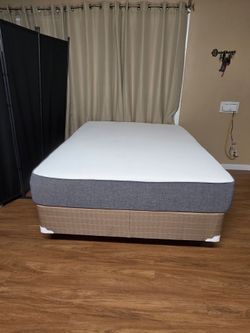 Full size bed/ cama matrimonial