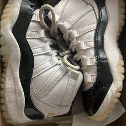 White/Black Retro 11 Size 11