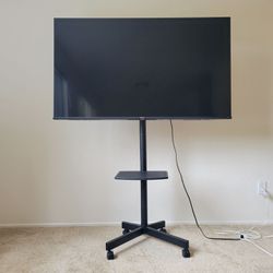 Hisense 55” Smart TV + Portable TV Standing 