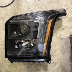 LA Zona Auto Parts 2015 to 2020 GMC Yukon left driver Side Headlight Luz Izquierdo Chofer 